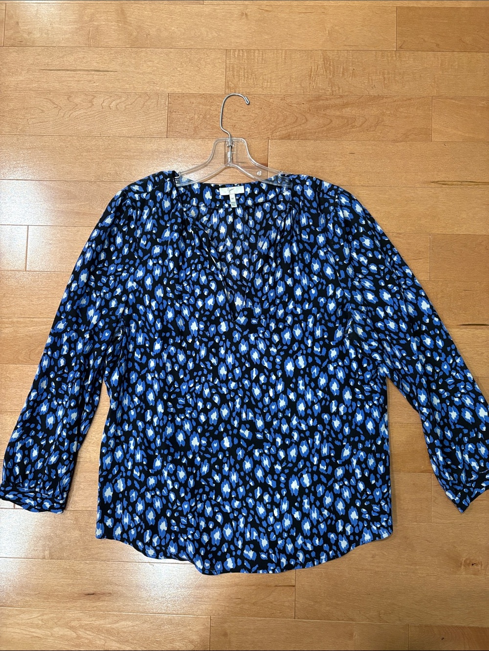 Joie Black and Blue Silk Patterned Women's Blouse - V-Neck Long Sleeve